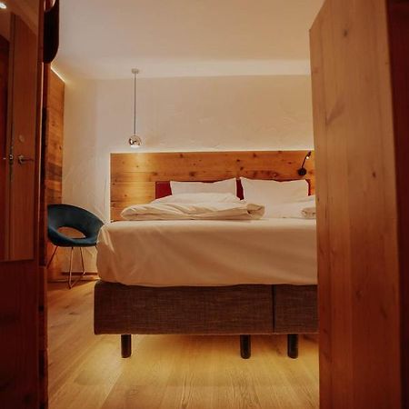 Altstadtmittehotel Sonne 딘클스버 외부 사진