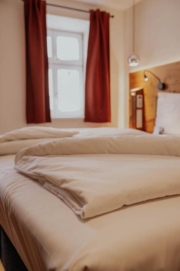 Altstadtmittehotel Sonne 딘클스버 외부 사진
