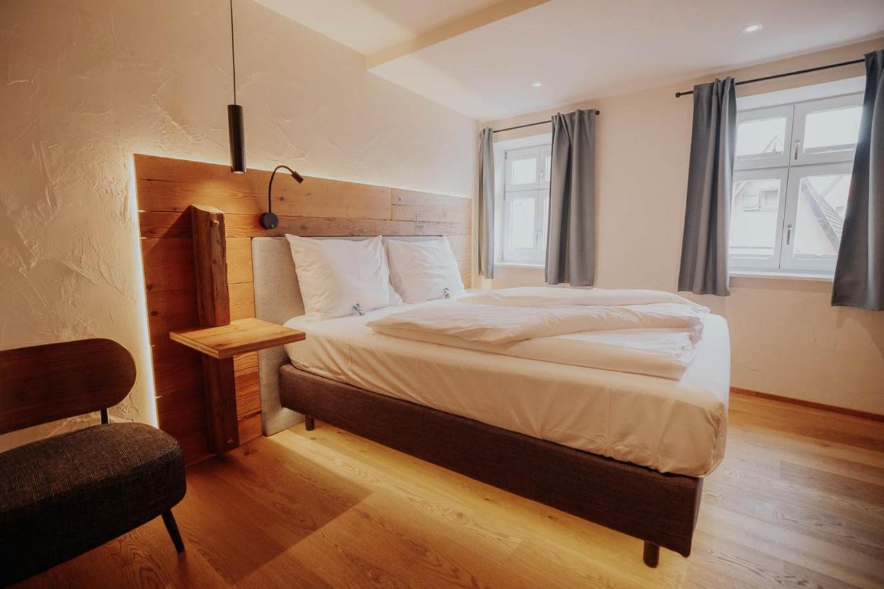 Altstadtmittehotel Sonne 딘클스버 외부 사진
