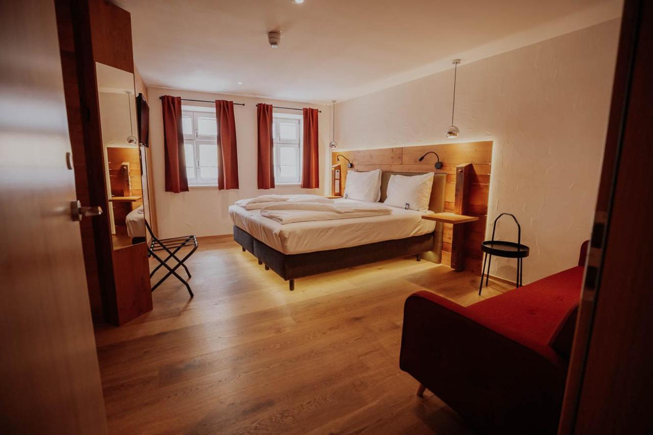 Altstadtmittehotel Sonne 딘클스버 외부 사진
