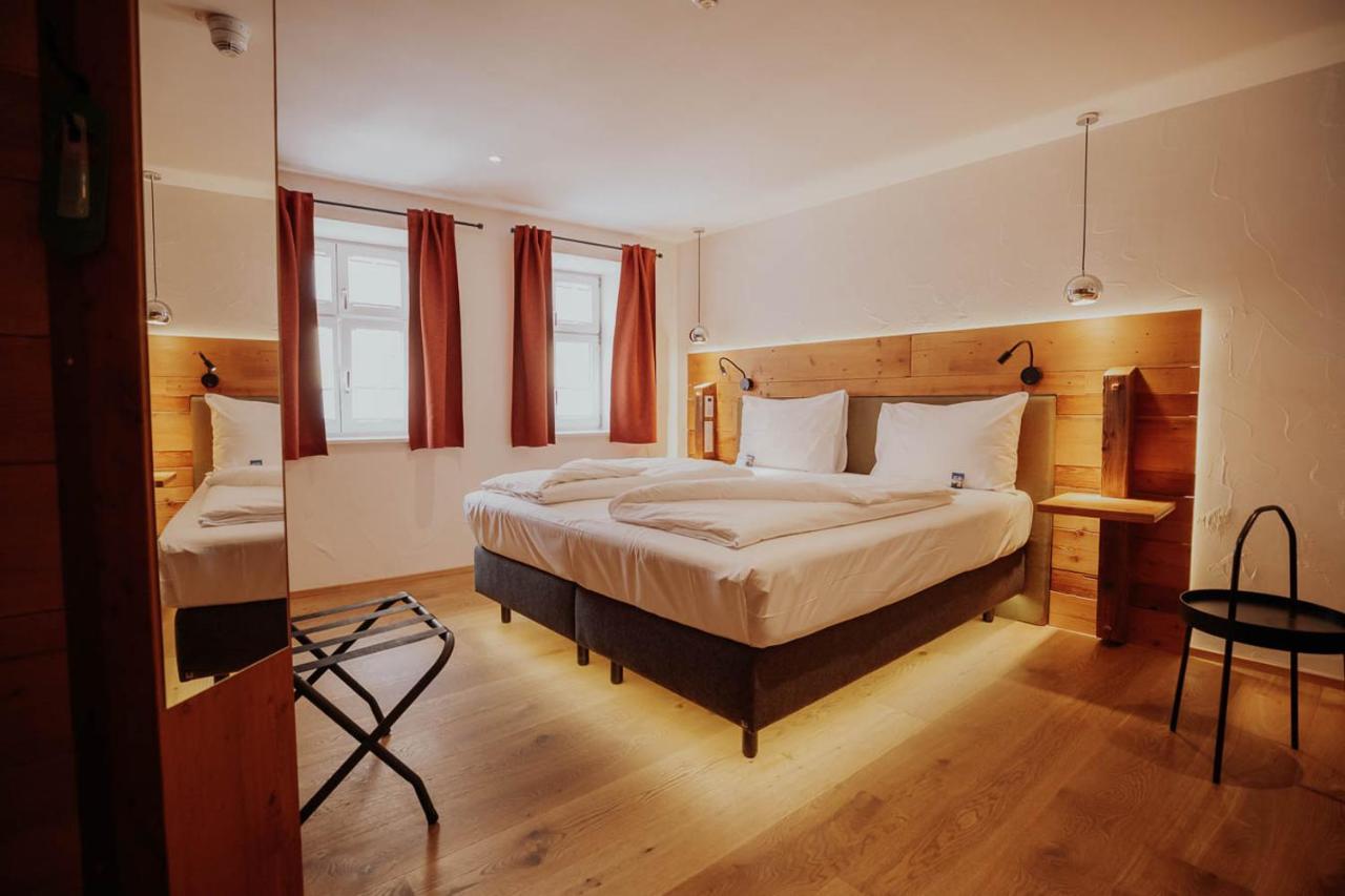 Altstadtmittehotel Sonne 딘클스버 외부 사진