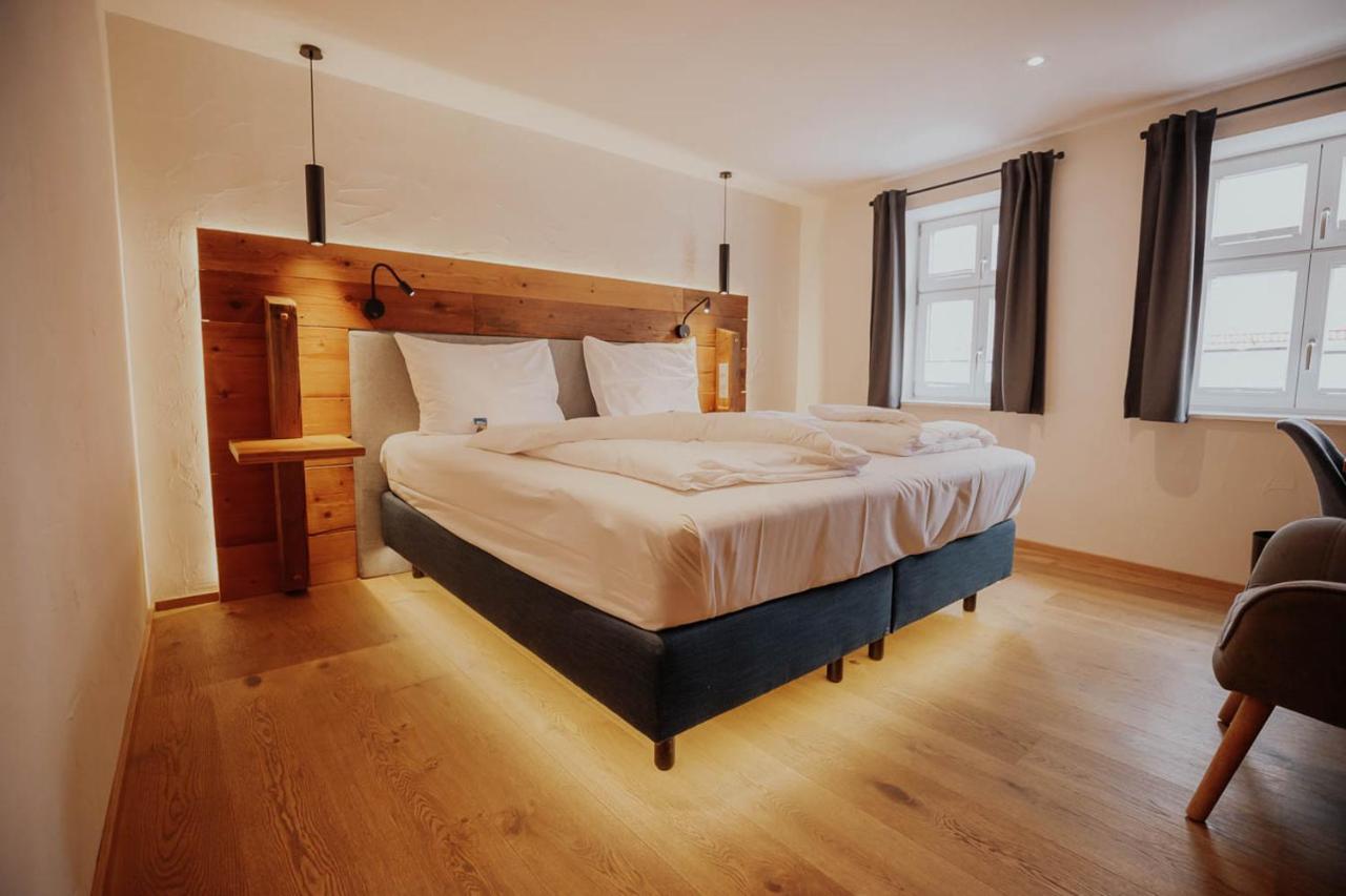 Altstadtmittehotel Sonne 딘클스버 외부 사진