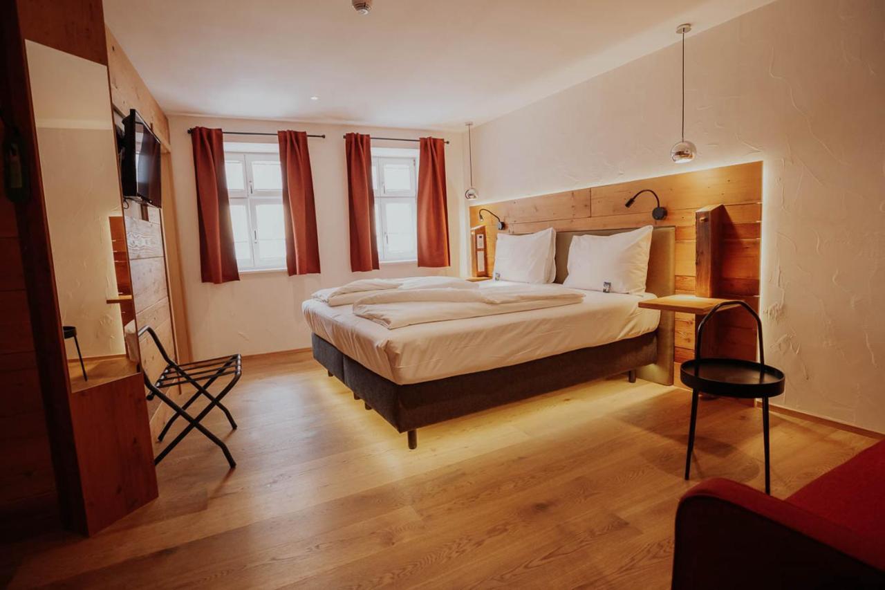 Altstadtmittehotel Sonne 딘클스버 외부 사진