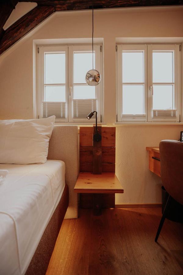 Altstadtmittehotel Sonne 딘클스버 외부 사진