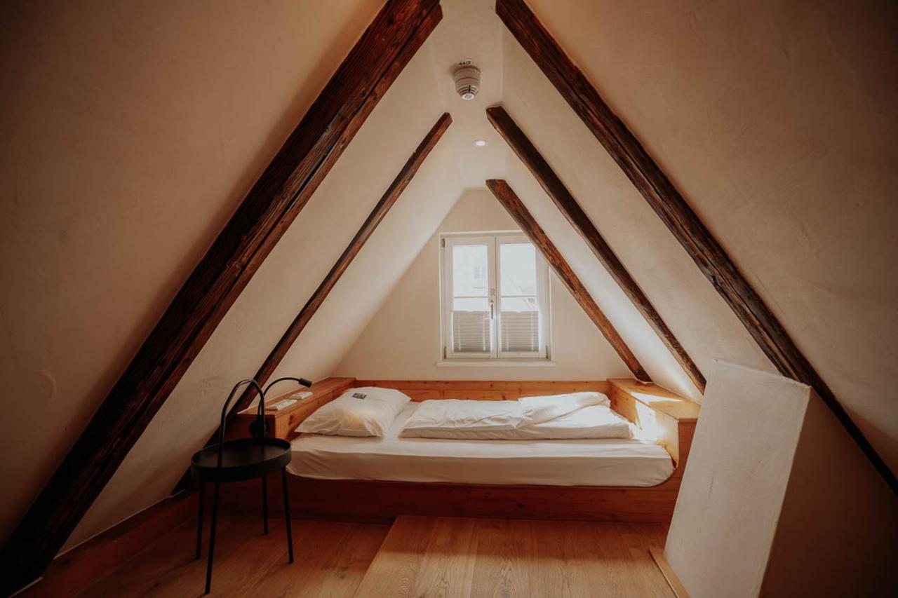 Altstadtmittehotel Sonne 딘클스버 외부 사진